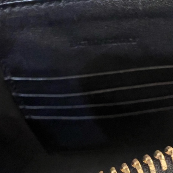 Burberry Black patent Leather Textured Shoulder Bag - Picture 7 of 16